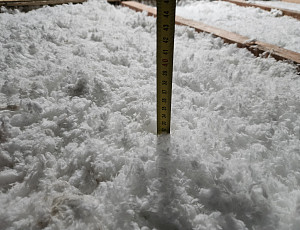 Zateplení stropu rodinného domu pomocí foukané izolace